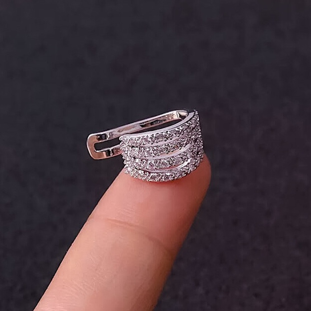 ⚜️𝟯𝟬%𝗢𝗙𝗙 𝗯𝘂𝗻𝗱𝗹𝗲𝘀 𝟯+⚜️ NEW CZ 4 Layers Paved Ear Cuff - Picture 4 of 10